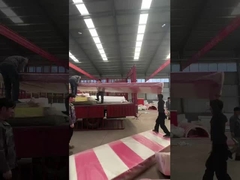 장난감 장비를 트럭에 탑재