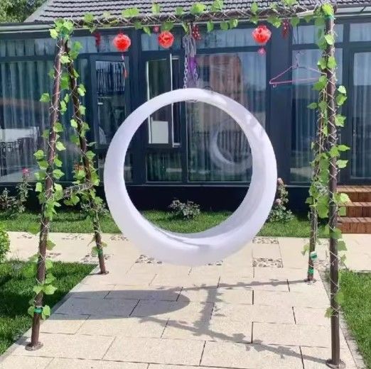 생동감 넘치는 커스터마이징 가능한 월스윙